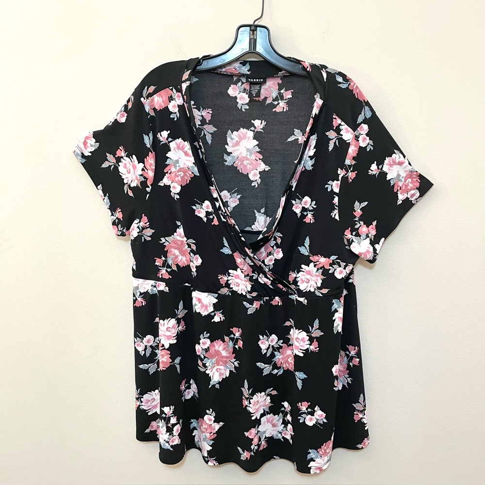 Torrid Floral Wrap Top 3X flaw